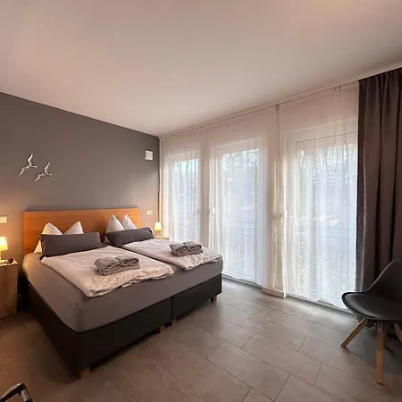 Backbord Im Quartier Sellin (Rugen)